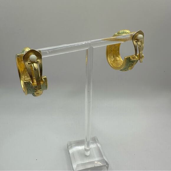Vintage Green Verdis Gold Clip On Earrings Archeological Theme VTG - Picture 2 of 16